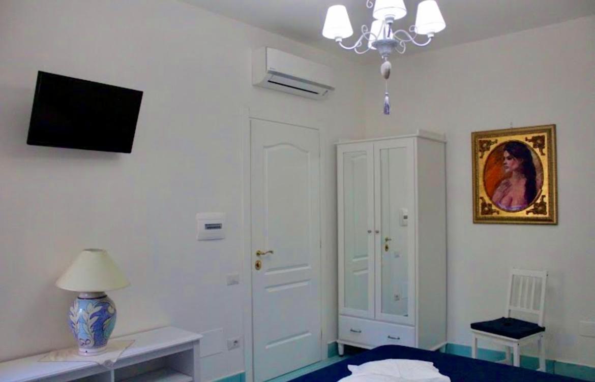 Отель Il Borgo Di Iaconti Виетри Экстерьер фото